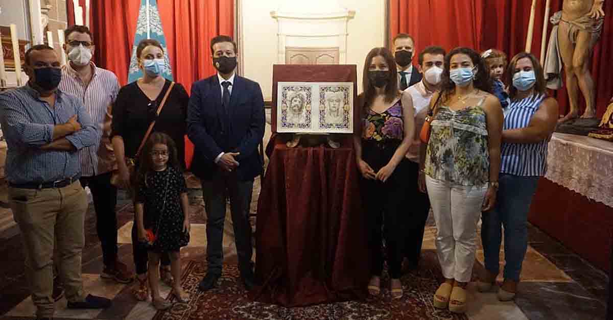 La Hermandad del Resucitado incorpora dos pinturas a su Libro de Reglas
