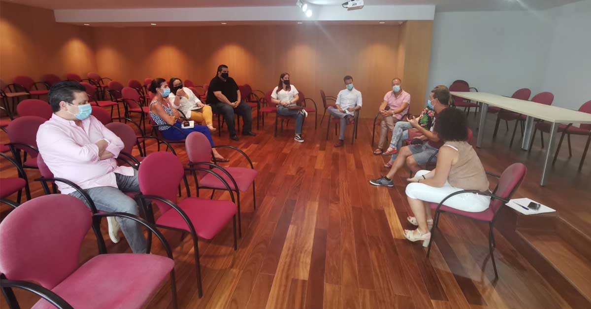 La oposición pide al gobierno local que se pronuncie sobre los 16 auxiliares administrativos