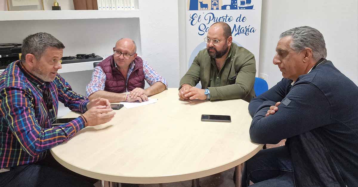 Bello y González Nieto abordan con la directiva del Racing fórmulas de colaboración con el Ayuntamiento
