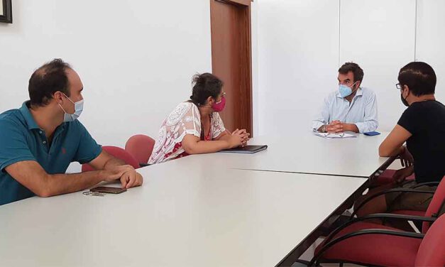 Alegre se reúne con Revive El Puerto para abordar el futuro del servicio de autobuses