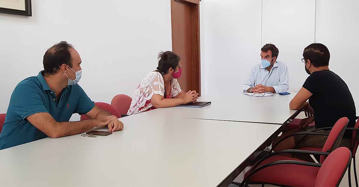 Alegre se reúne con Revive El Puerto para abordar el futuro del servicio de autobuses