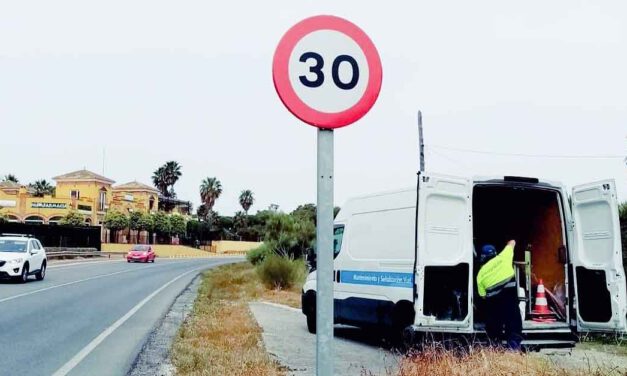 El Puerto instala nuevas señales de 30 km/h en vías de un solo carril