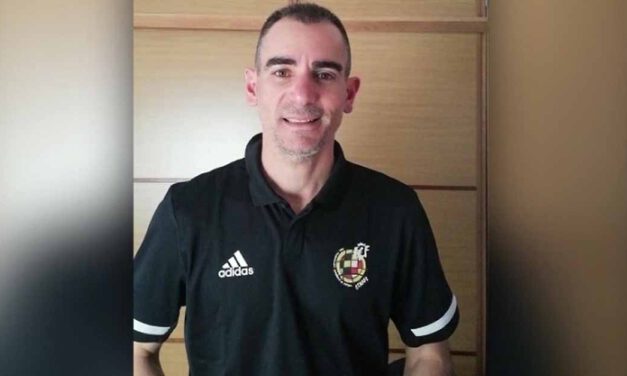 Una camiseta de Juan José Cordero, a subasta con "El Puerto Solidario de Primera"