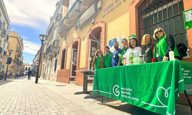 La Asociación Española Contra el Cáncer realiza una campaña informativa sobre el cáncer de colon