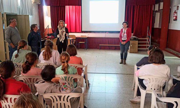 La Flave imparte un taller de concienciación cívica en el CEIP El Juncal