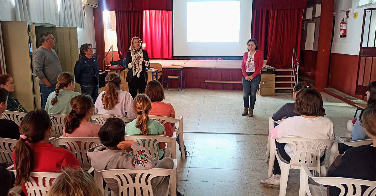 La Flave imparte un taller de concienciación cívica en el CEIP El Juncal