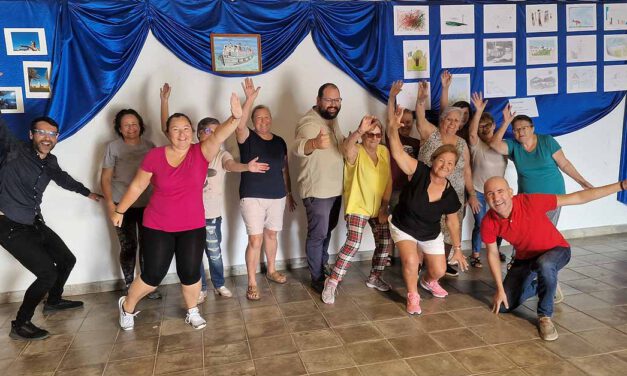 Doña Blanca se sube al escenario respondiendo a la propuesta de Participación Ciudadana