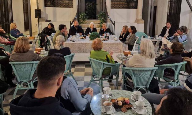 Teófila Martínez ofrece una charla en El Puerto por el 25N