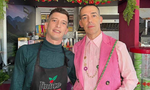 Calleja felicita a Tintico Coffee & Dreams por trasladar la Navidad a su repostería