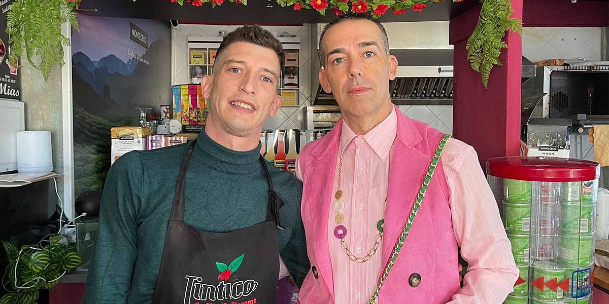 Calleja felicita a Tintico Coffee & Dreams por trasladar la Navidad a su repostería