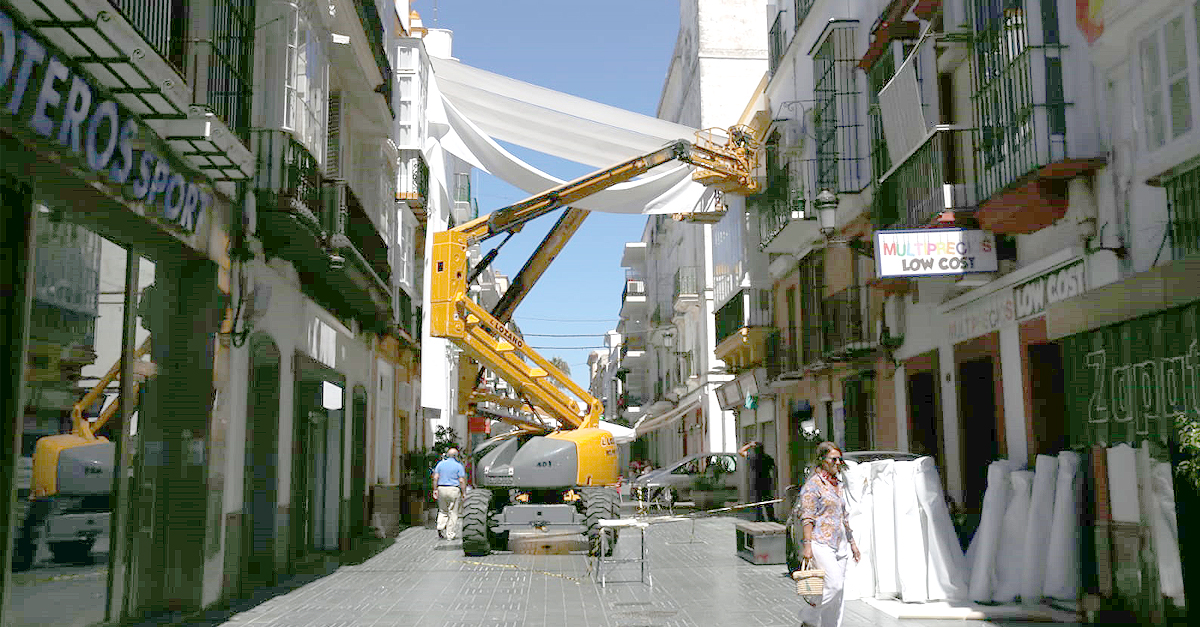 La instalación de toldos en la calle Luna comenzará la próxima semana