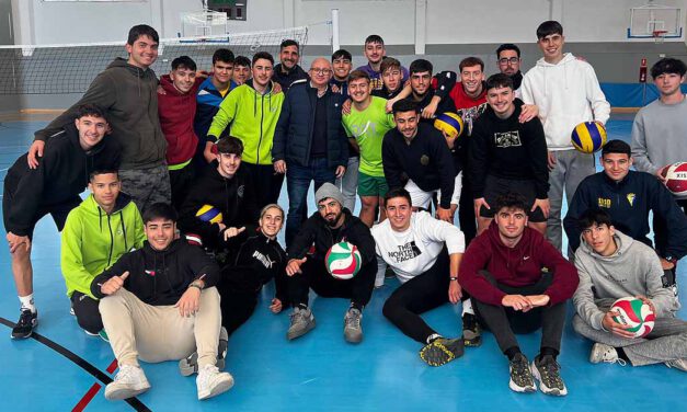 González Nieto visita a los alumnos de Técnico Superior en Enseñanza y Animación Sociodeportiva