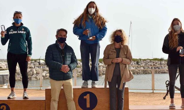 Cerca de 200 deportistas de 20 países se han dado cita este puente en El Puerto