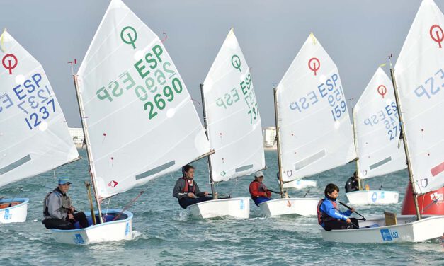 El CN El Trocadero vive una de sus citas más especiales del verano con un centenar de regatistas