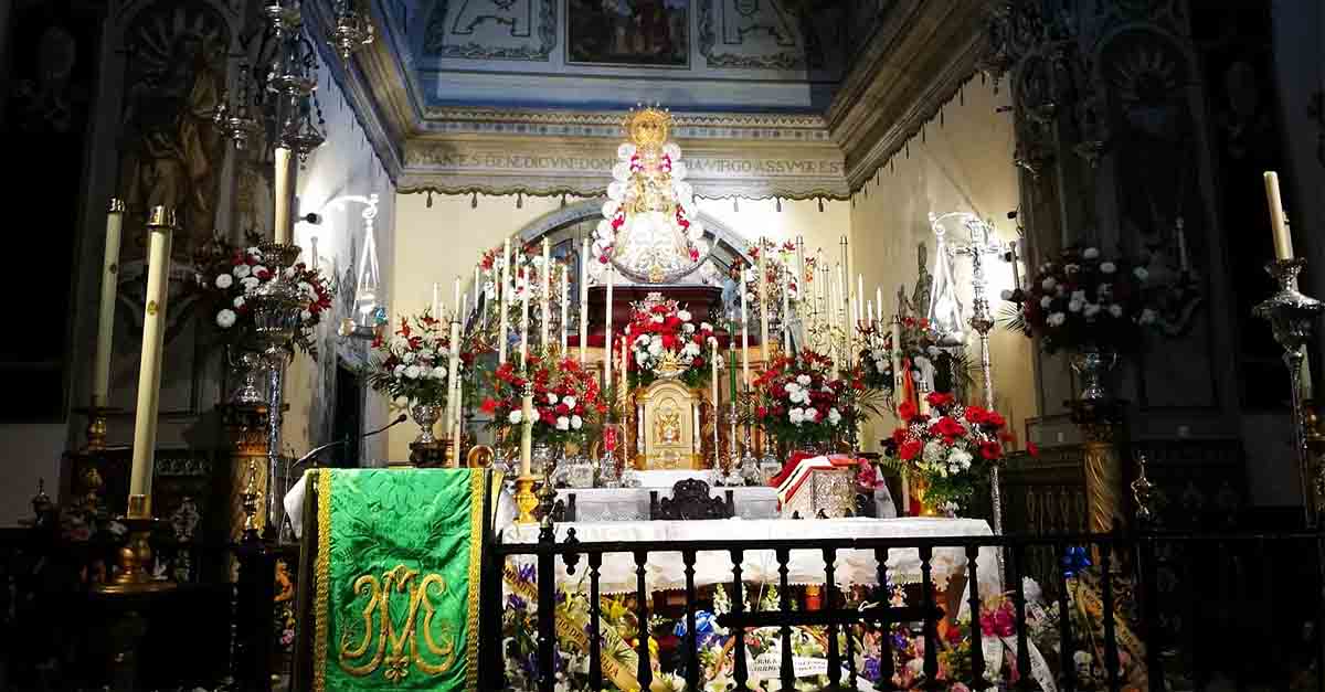 Presentación oficial de la Hermandad del Rocío ante la virgen