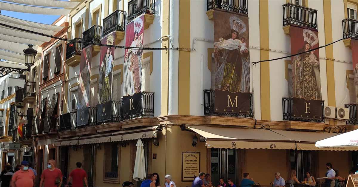 El Puerto se engalana con motivo de la festividad de la Virgen del Carmen