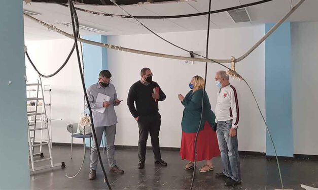 La asociación de vecinos Barrio Alto sigue a la espera del arreglo del techo de su local social