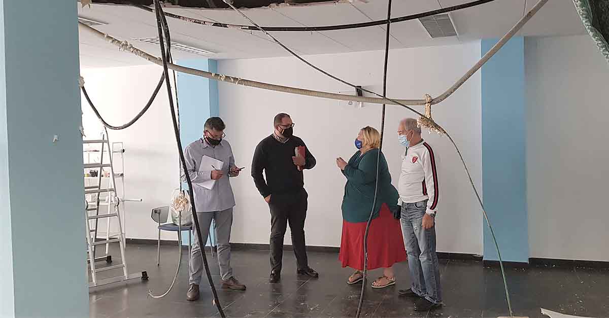 La asociación de vecinos Barrio Alto sigue a la espera del arreglo del techo de su local social