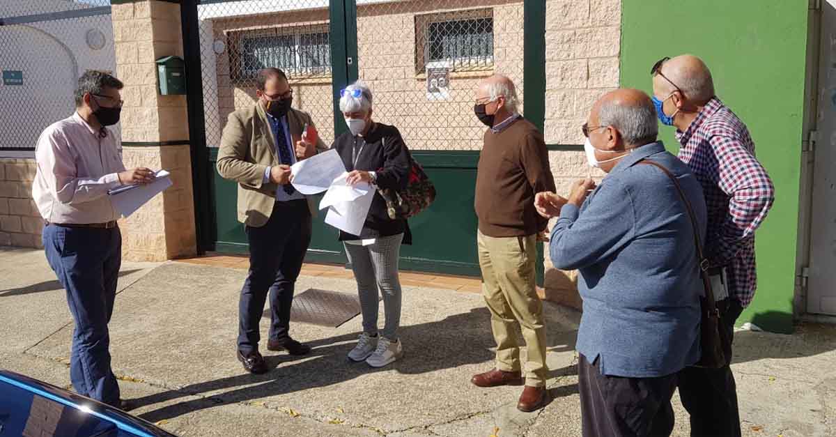 Javier Bello se reúne con la Asociación de Vecinos de Valdelagrana