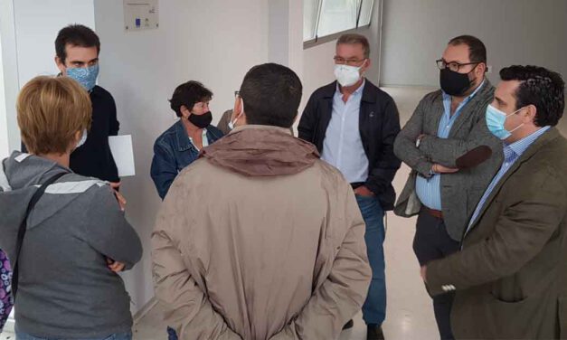 Ayuntamiento y Junta supervisan la accesibilidad del centro de salud Ángel Salvatierra