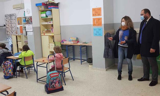 Bello destaca la implicación de la Comunidad Educativa en el entorno rural de Doña Blanca