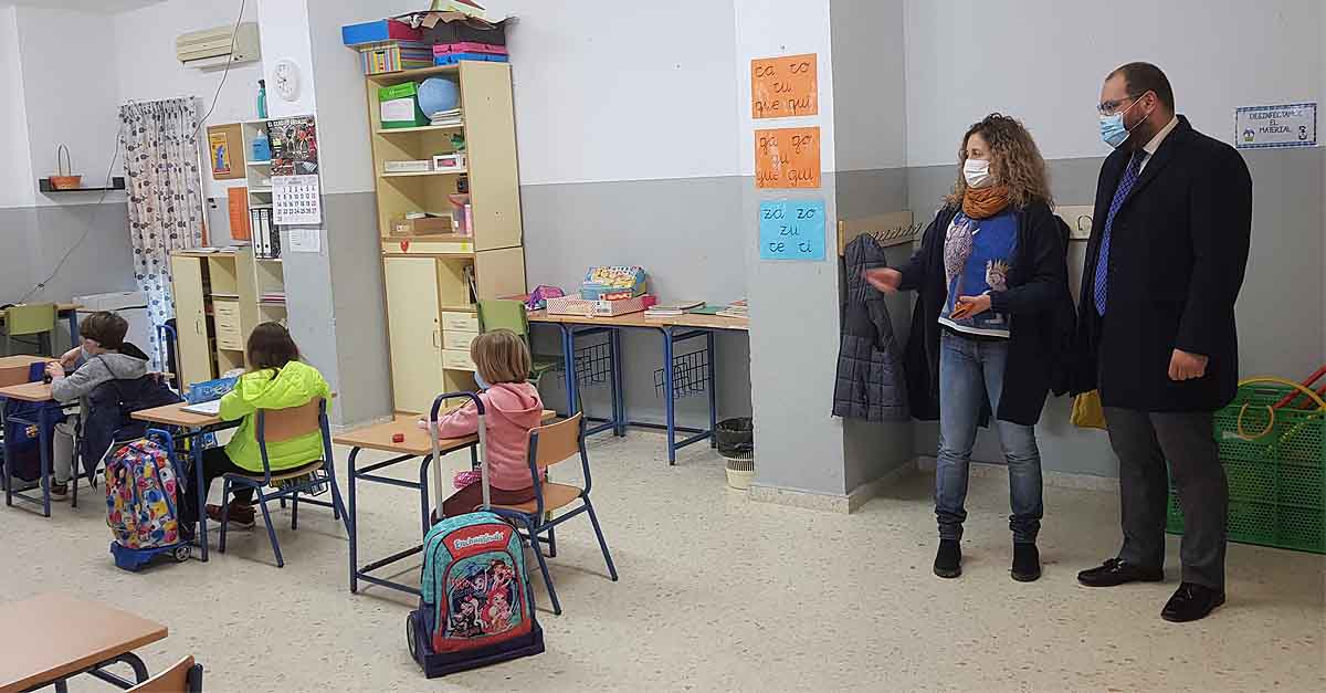 Bello destaca la implicación de la Comunidad Educativa en el entorno rural de Doña Blanca