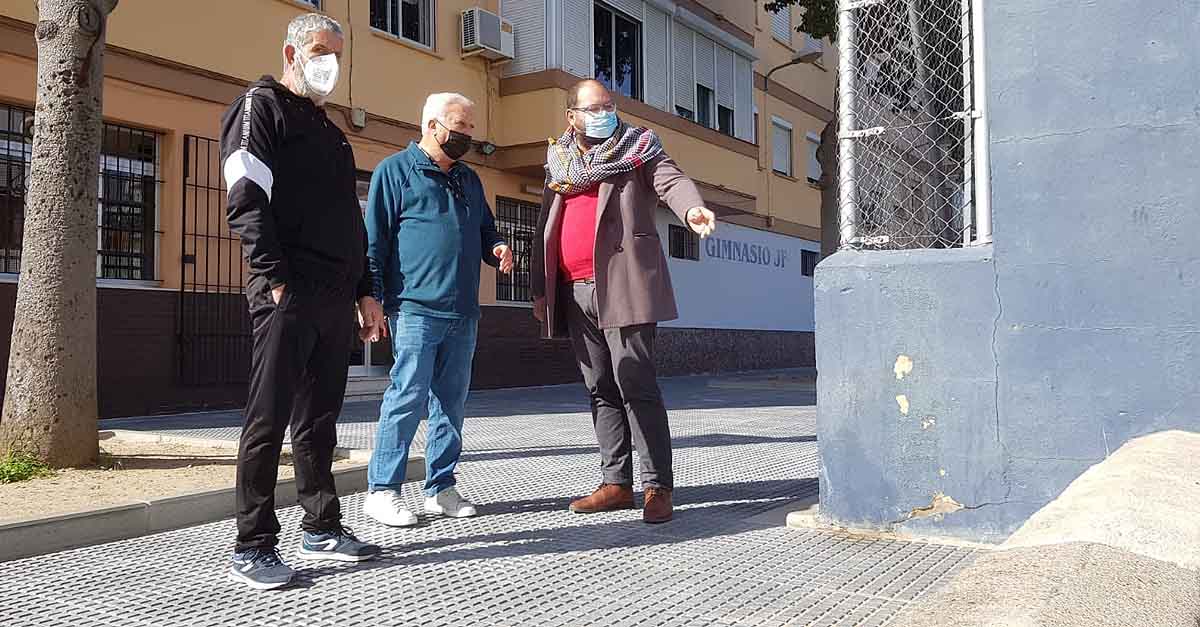 Bello se reúne con la asociación de vecinos de Pueblo Nuevo, en la barriada de Malacara
