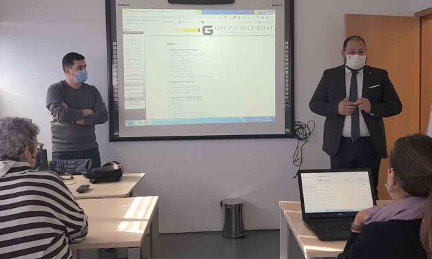 Inaugurado en el Centro Cívico el curso "Introducción a la informática y las redes sociales"