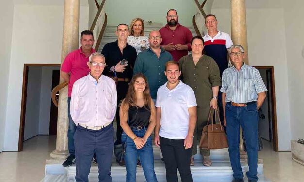 Recepción oficial en el Ayuntamiento de la nueva junta directiva de la Hermandad del Carmen