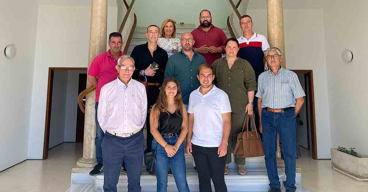 Recepción oficial en el Ayuntamiento de la nueva junta directiva de la Hermandad del Carmen