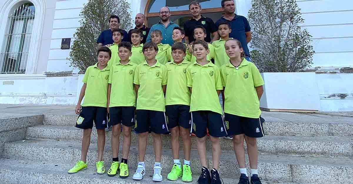 Beardo recibe al equipo Benjamín del CD SAFA San Luis tras ascender a la 2ª RFAF Benjamín