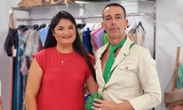 Calleja inaugura “El roperito de Alegría”, una tienda para mujer que Ana Menacho regenta en la calle Luna