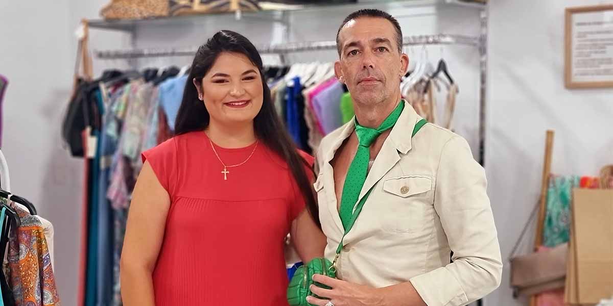 Calleja inaugura “El roperito de Alegría”, una tienda para mujer que Ana Menacho regenta en la calle Luna