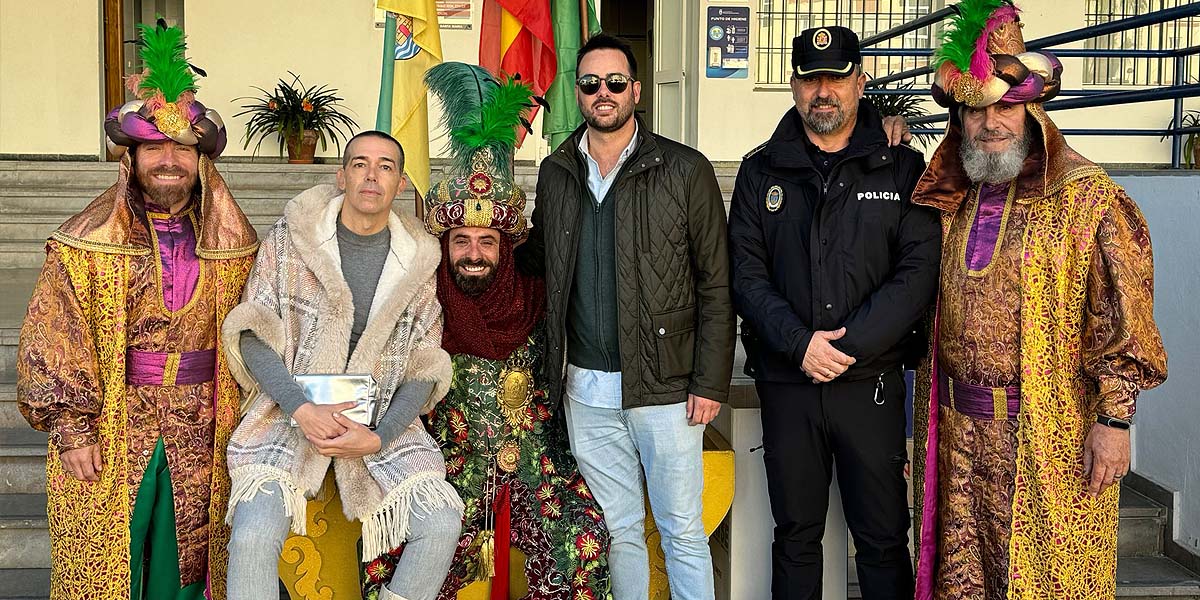 La Jefatura de Policía Local acoge una intensa mañana con la presencia del Cartero Real