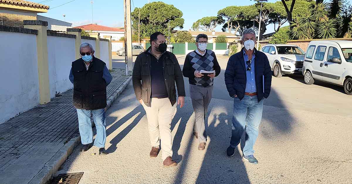 Javier Bello visita la Asociación de Vecinos Las Viñas para conocer sus peticiones