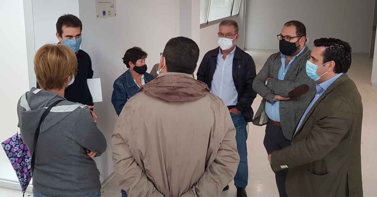 Ayuntamiento y Junta supervisan la accesibilidad del centro de salud Ángel Salvatierra