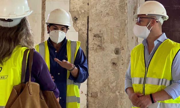 Beardo visita las obras de la Casa de Las Cadenas y Roque Aguado