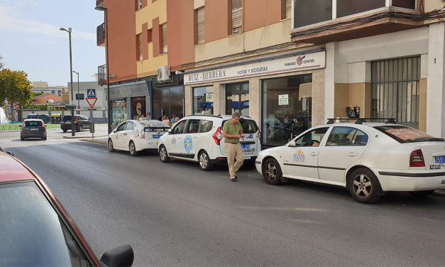 Los taxistas reclaman aumentar el límite de paradas ante Uber