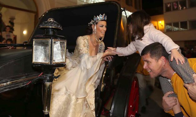 La Reina de las Nieves llenó de ilusión las calles de El Puerto
