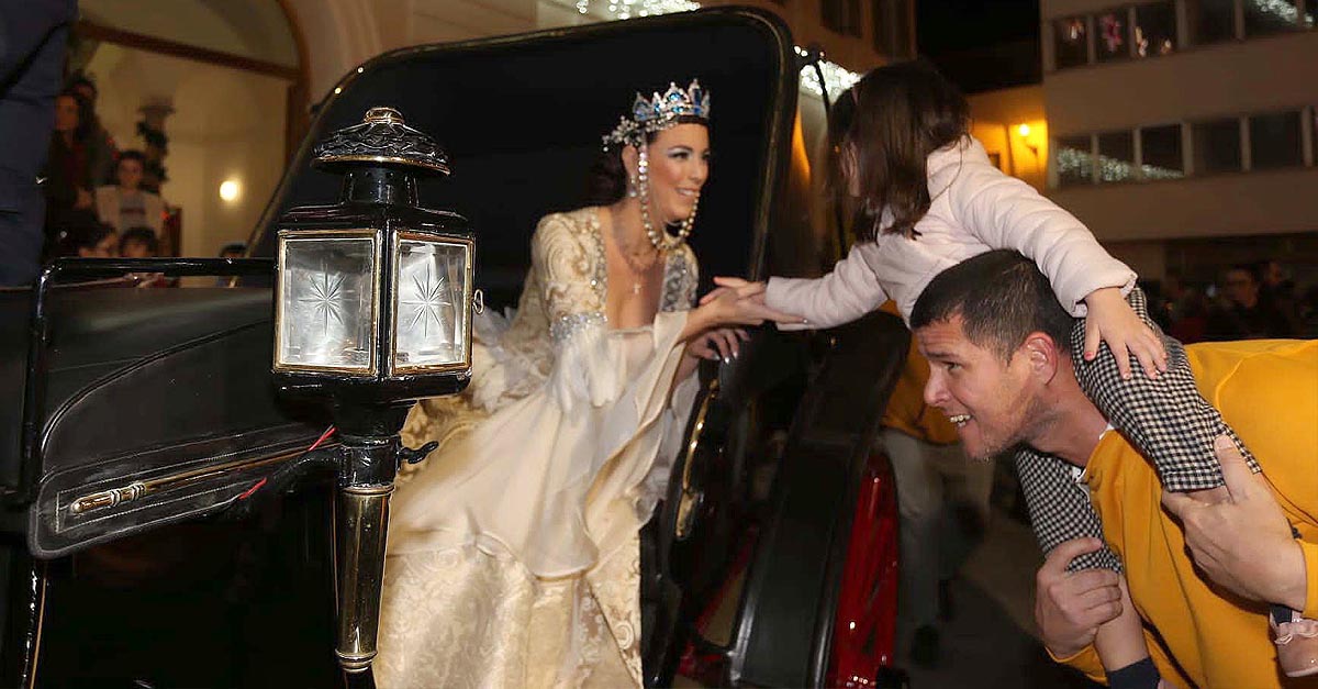 La Reina de las Nieves llenó de ilusión las calles de El Puerto