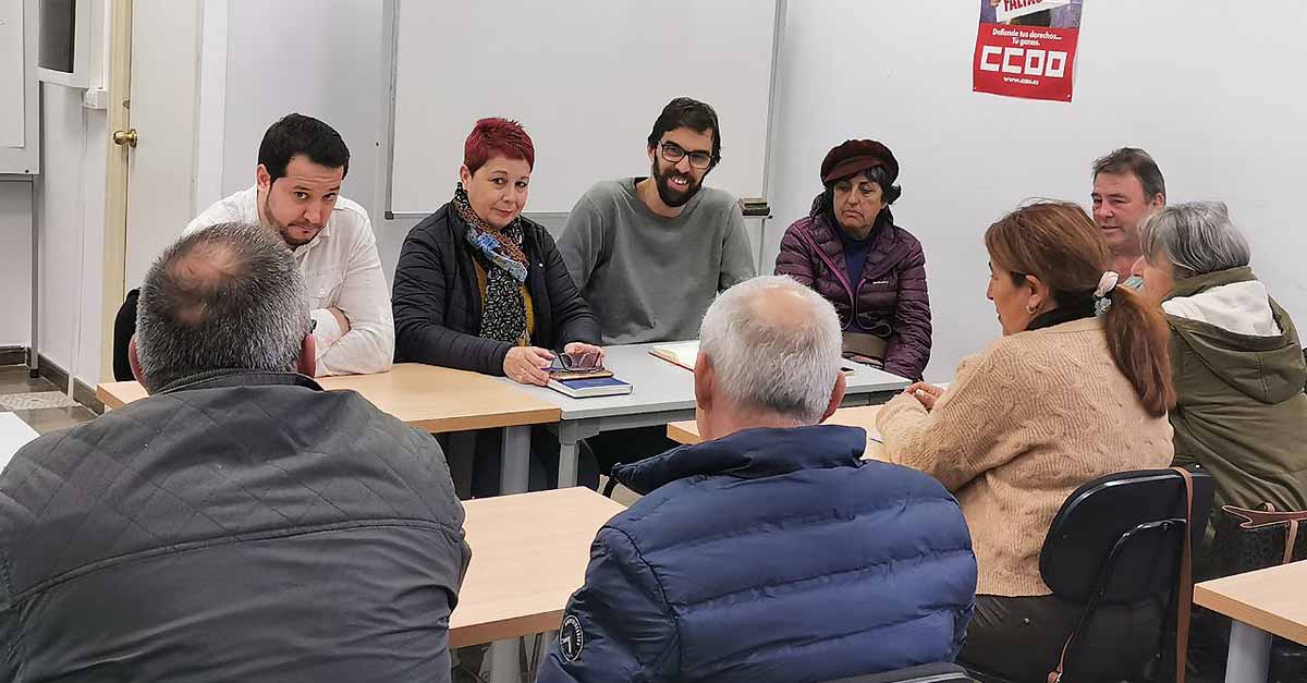 IU y CCOO analizan la situación en las contratas municipales