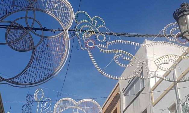 El Puerto estrena ya su alumbrado de Carnaval