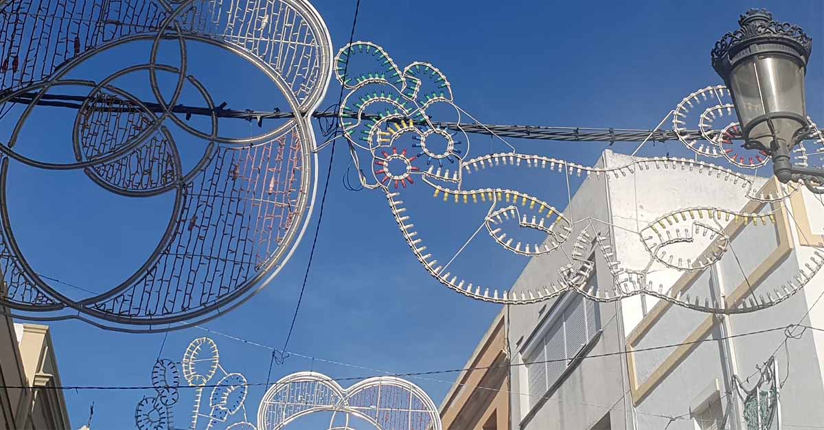 El Puerto estrena ya su alumbrado de Carnaval