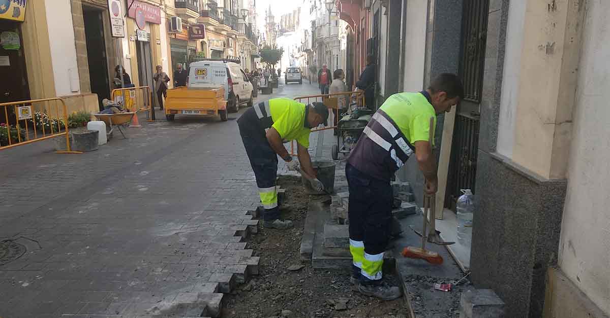 Comienzan los arreglos de desperfectos en las calles del casco histórico