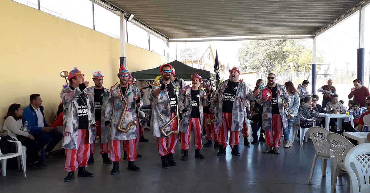 La Salle Santa Natalia acoge un festival carnavalesco a favor de la Coral