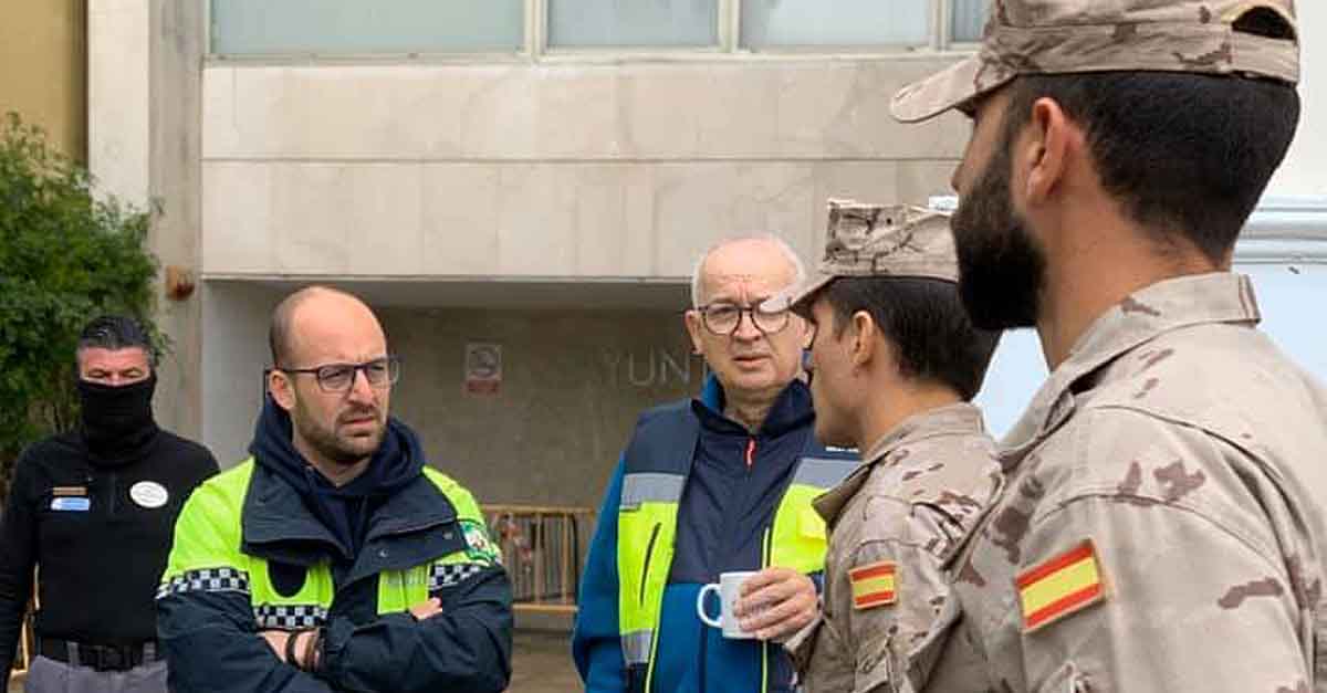 El Ejército patrulla ya las calles de El Puerto con la Infantería de Marina