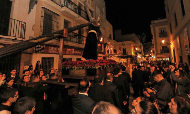 El Nazareno presidió el Vía Crucis del Consejo de Hermandades