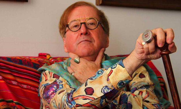 Cancelada la conferencia del poeta Luis Antonio de Villena