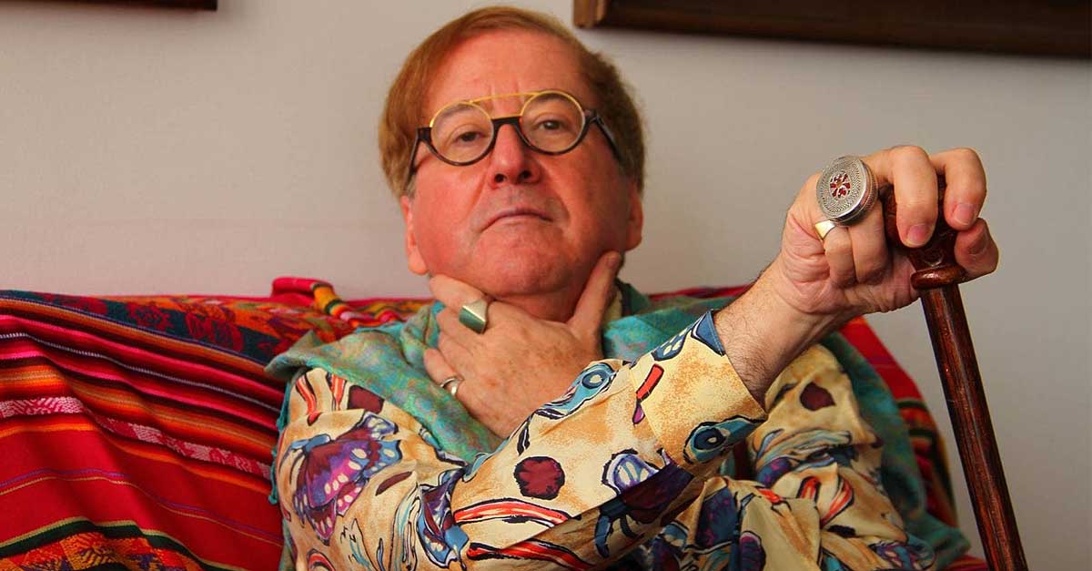 Cancelada la conferencia del poeta Luis Antonio de Villena