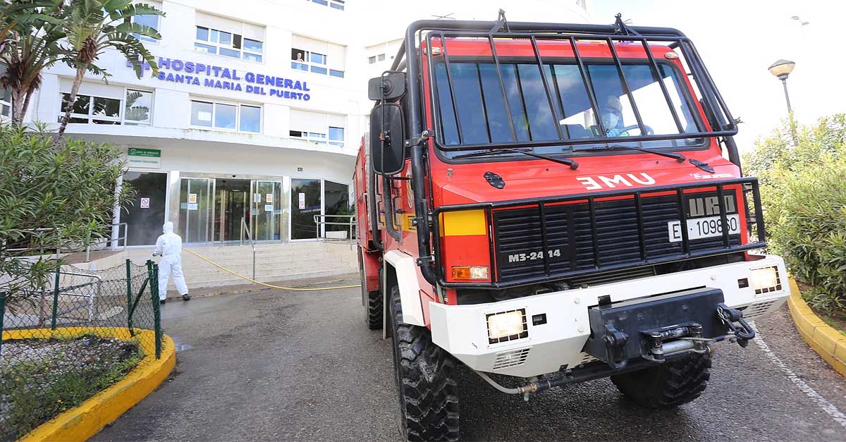 La UME desinfecta el hospital, Puerto III y la estación de tren de El Puerto